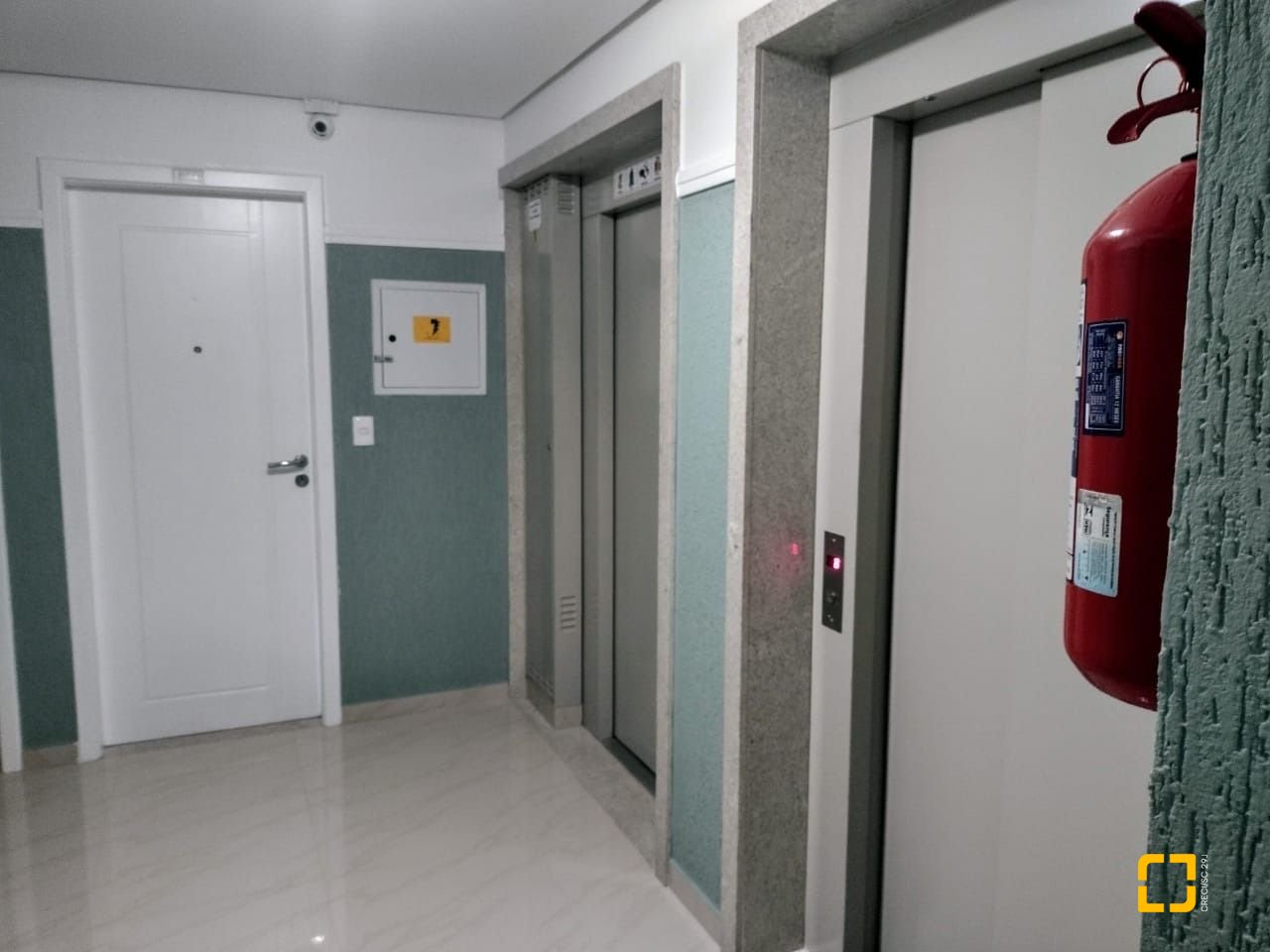 Cobertura com 129m², 6 quartos (sendo 3 suítes), 2 garagens, no bairro Estreito em Florianópolis
