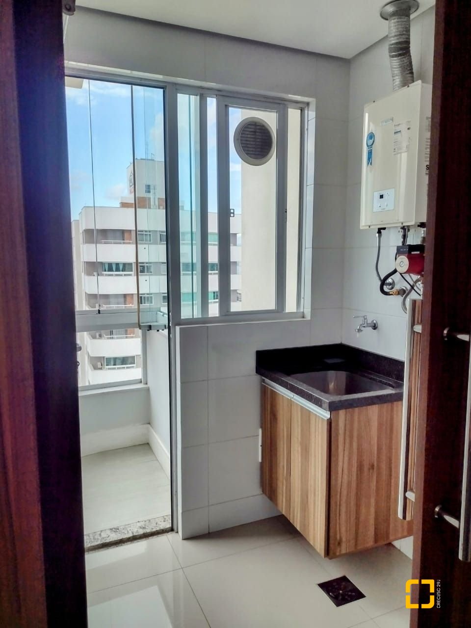 Cobertura com 129m², 6 quartos (sendo 3 suítes), 2 garagens, no bairro Estreito em Florianópolis
