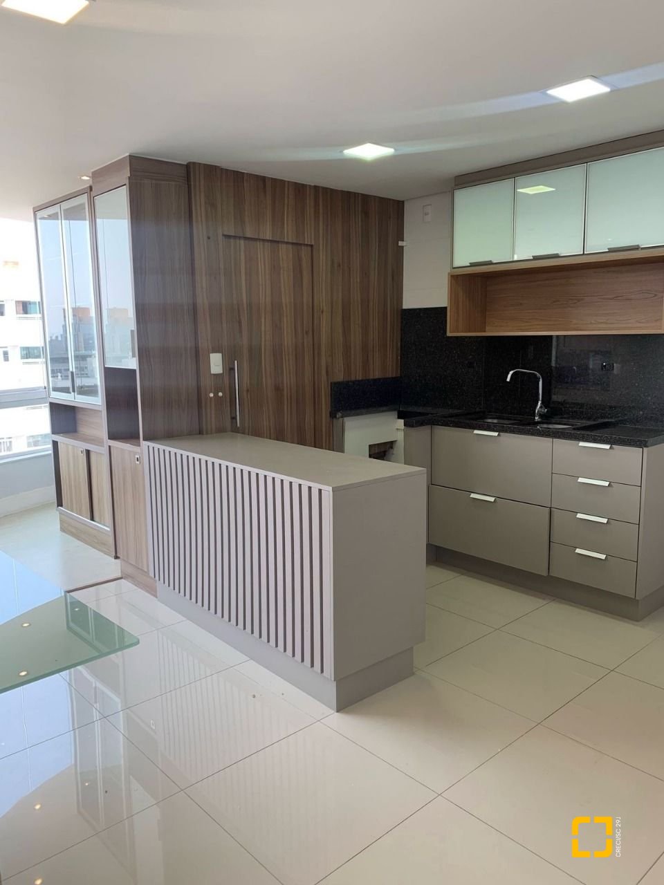 Cobertura com 129m², 6 quartos (sendo 3 suítes), 2 garagens, no bairro Estreito em Florianópolis