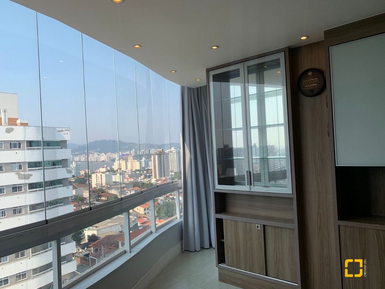 Cobertura com 129m², 6 quartos (sendo 3 suítes), 2 garagens, no bairro Estreito em Florianópolis