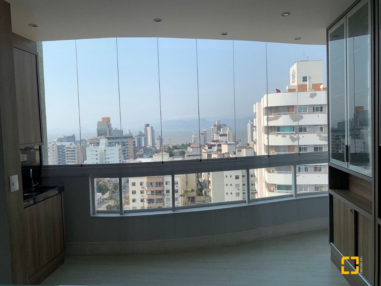 Cobertura com 129m², 6 quartos (sendo 3 suítes), 2 garagens, no bairro Estreito em Florianópolis