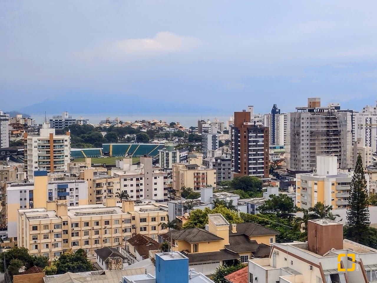 Cobertura com 129m², 6 quartos (sendo 3 suítes), 2 garagens, no bairro Estreito em Florianópolis
