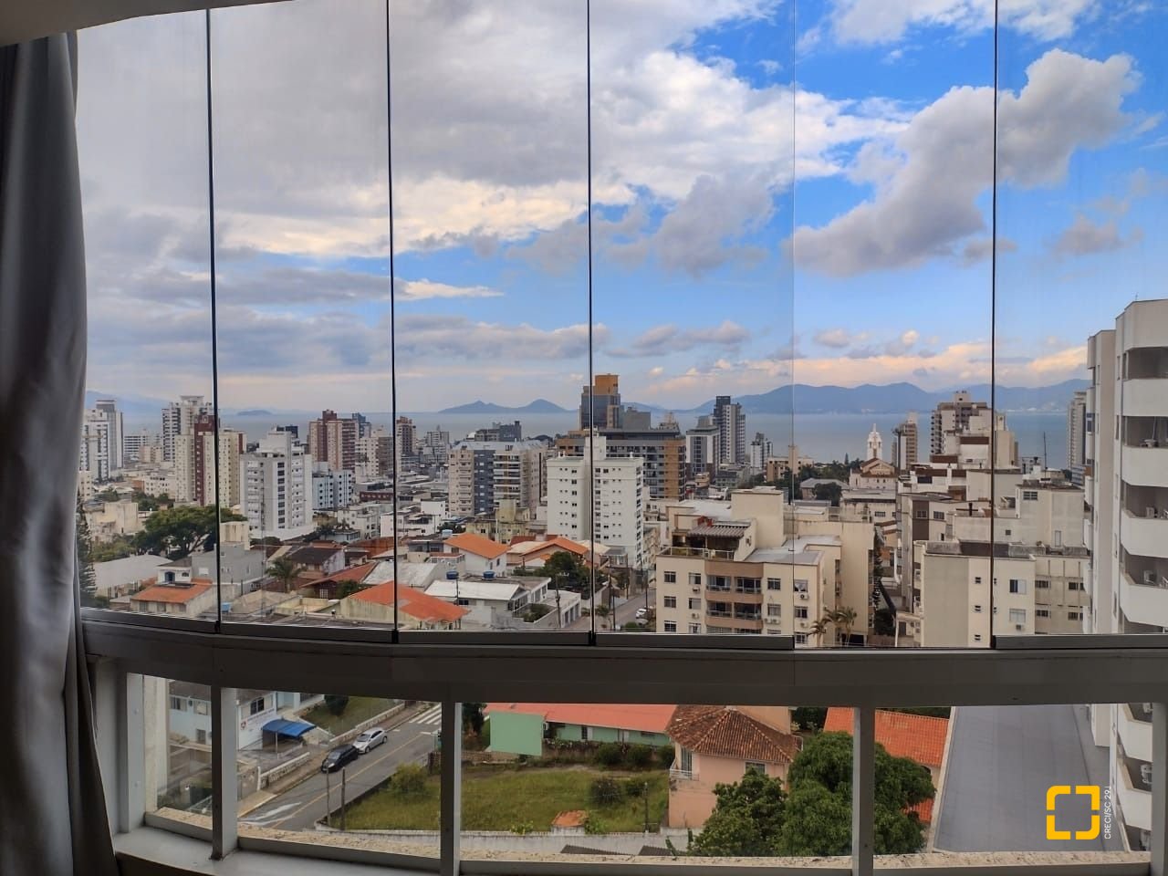 Cobertura com 129m², 6 quartos (sendo 3 suítes), 2 garagens, no bairro Estreito em Florianópolis