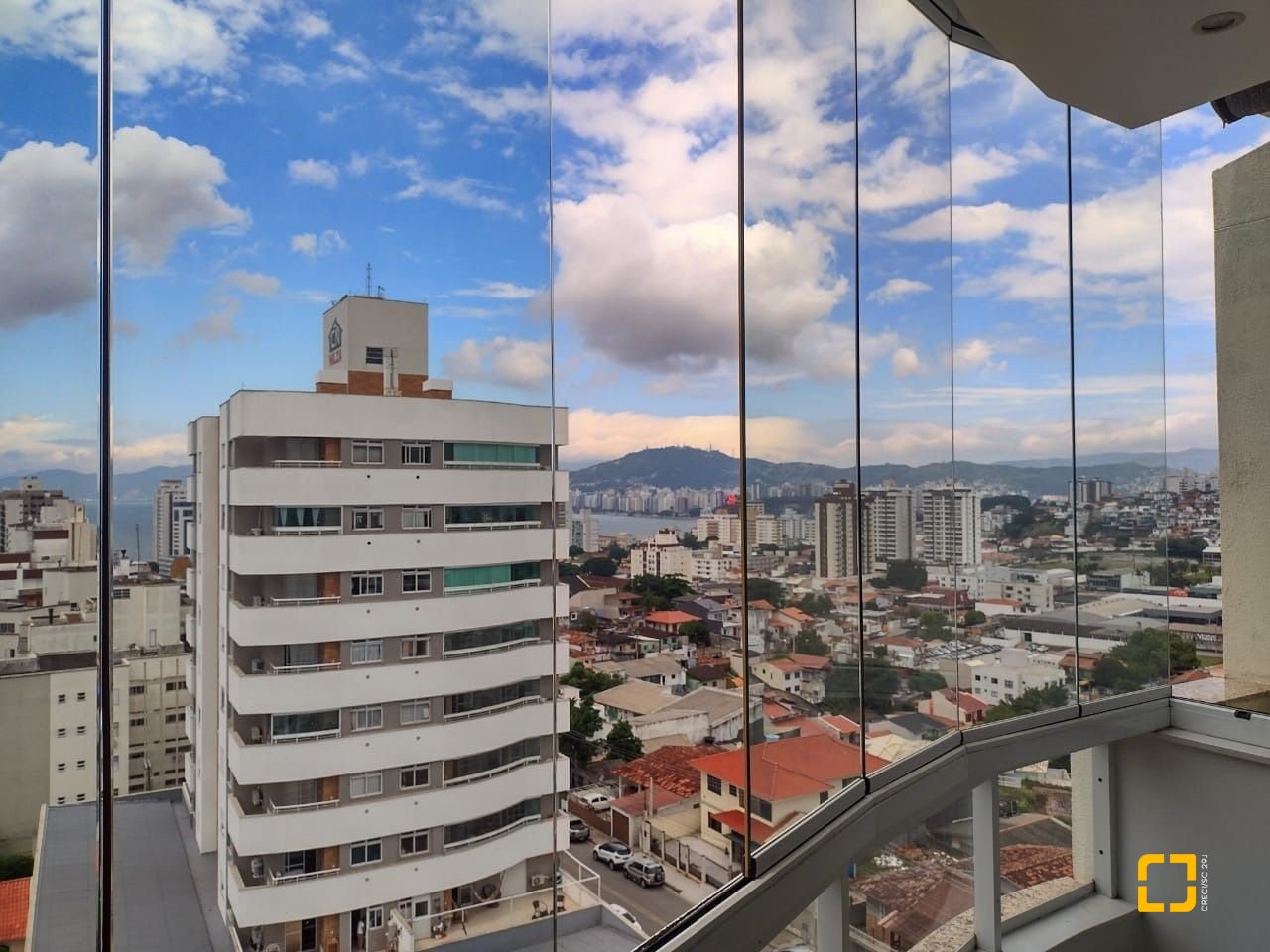 Cobertura com 129m², 6 quartos (sendo 3 suítes), 2 garagens, no bairro Estreito em Florianópolis