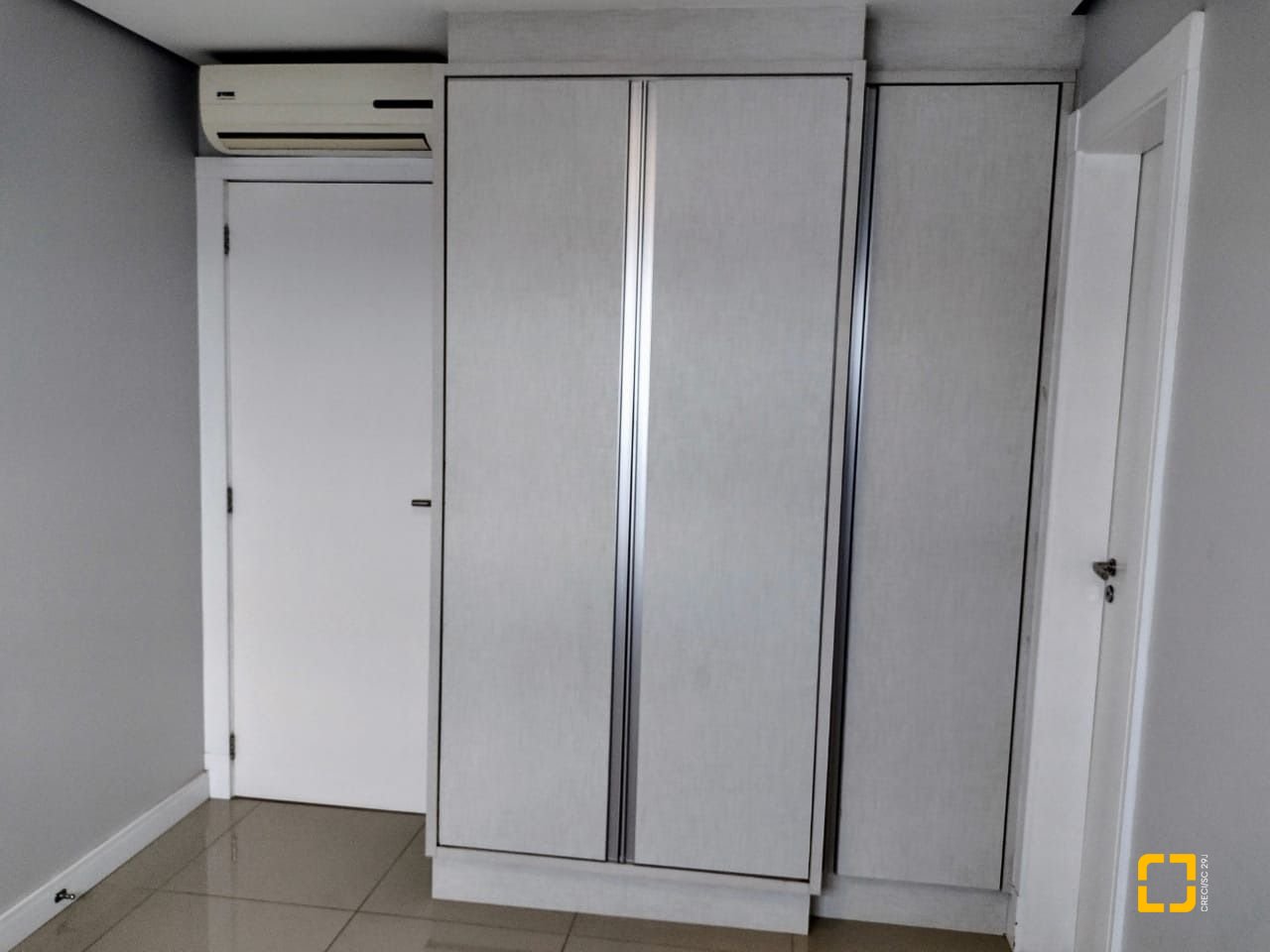 Cobertura com 129m², 6 quartos (sendo 3 suítes), 2 garagens, no bairro Estreito em Florianópolis