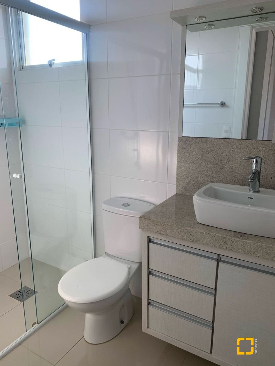 Cobertura com 129m², 6 quartos (sendo 3 suítes), 2 garagens, no bairro Estreito em Florianópolis