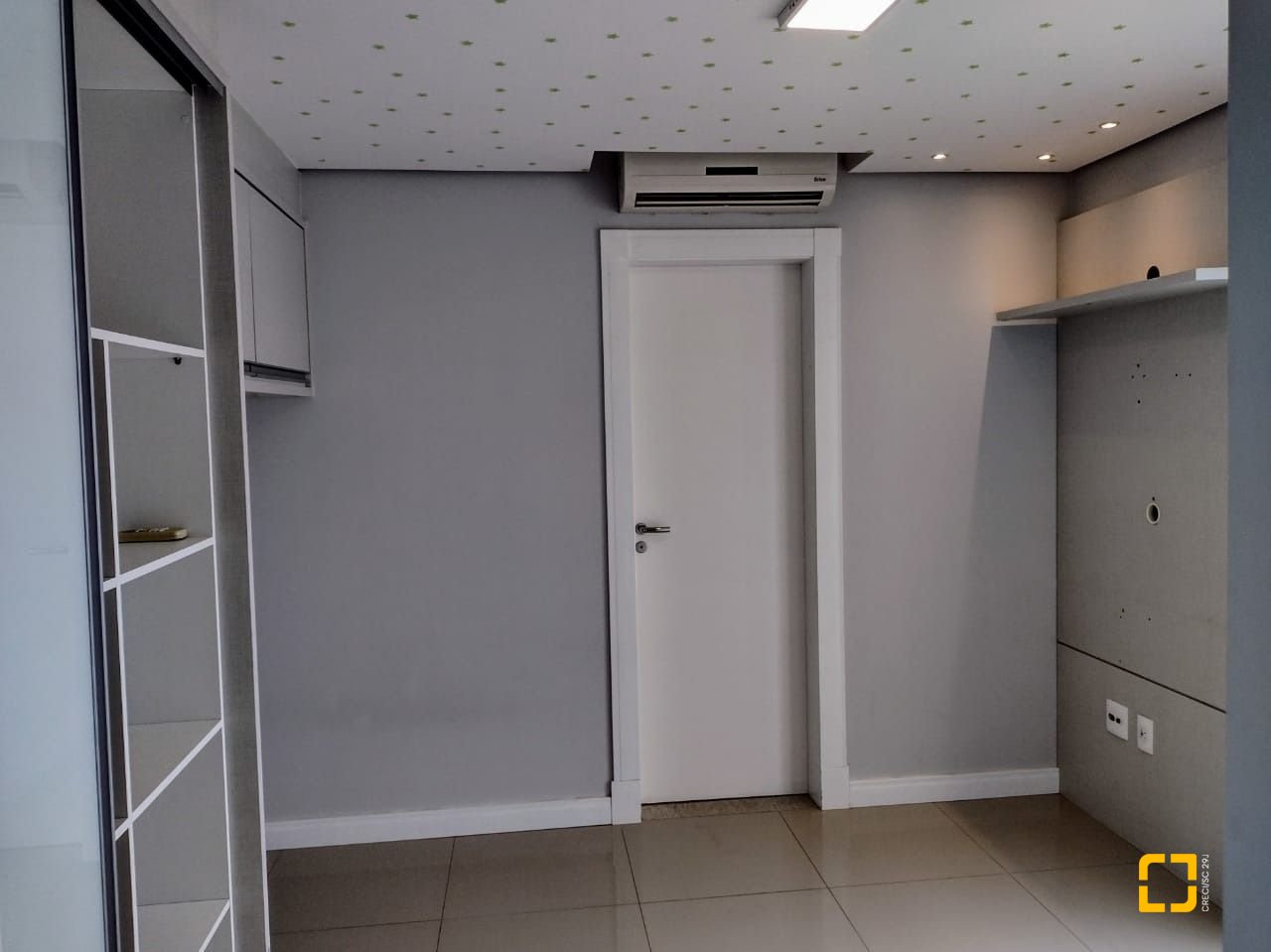 Cobertura com 129m², 6 quartos (sendo 3 suítes), 2 garagens, no bairro Estreito em Florianópolis