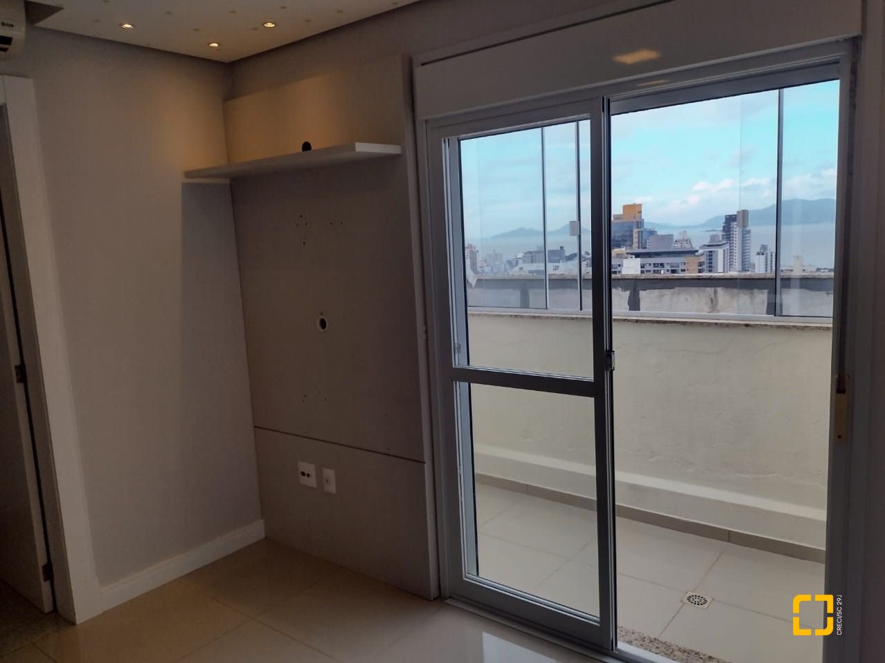 Cobertura com 129m², 6 quartos (sendo 3 suítes), 2 garagens, no bairro Estreito em Florianópolis