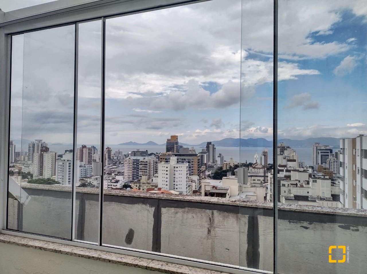 Cobertura com 129m², 6 quartos (sendo 3 suítes), 2 garagens, no bairro Estreito em Florianópolis