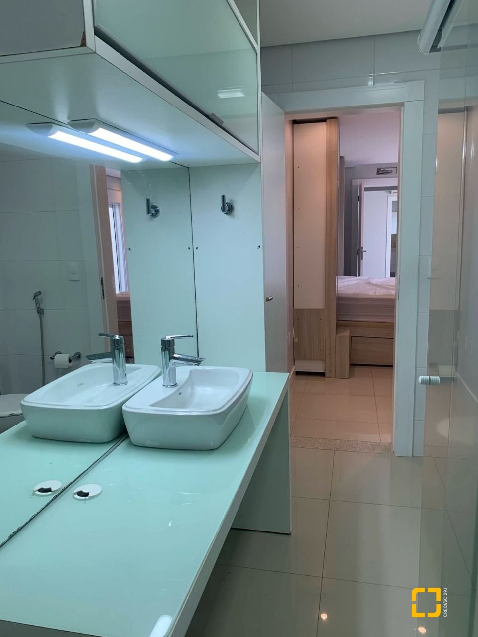 Cobertura com 129m², 6 quartos (sendo 3 suítes), 2 garagens, no bairro Estreito em Florianópolis