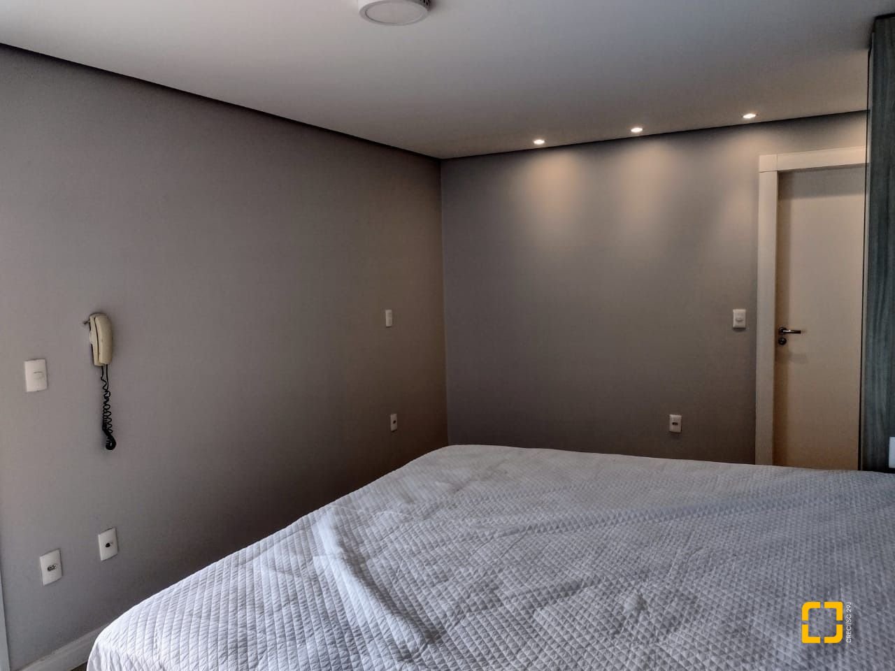 Cobertura com 129m², 6 quartos (sendo 3 suítes), 2 garagens, no bairro Estreito em Florianópolis