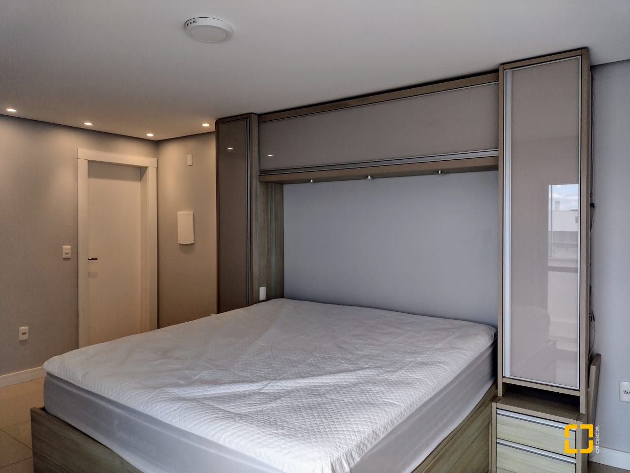 Cobertura com 129m², 6 quartos (sendo 3 suítes), 2 garagens, no bairro Estreito em Florianópolis