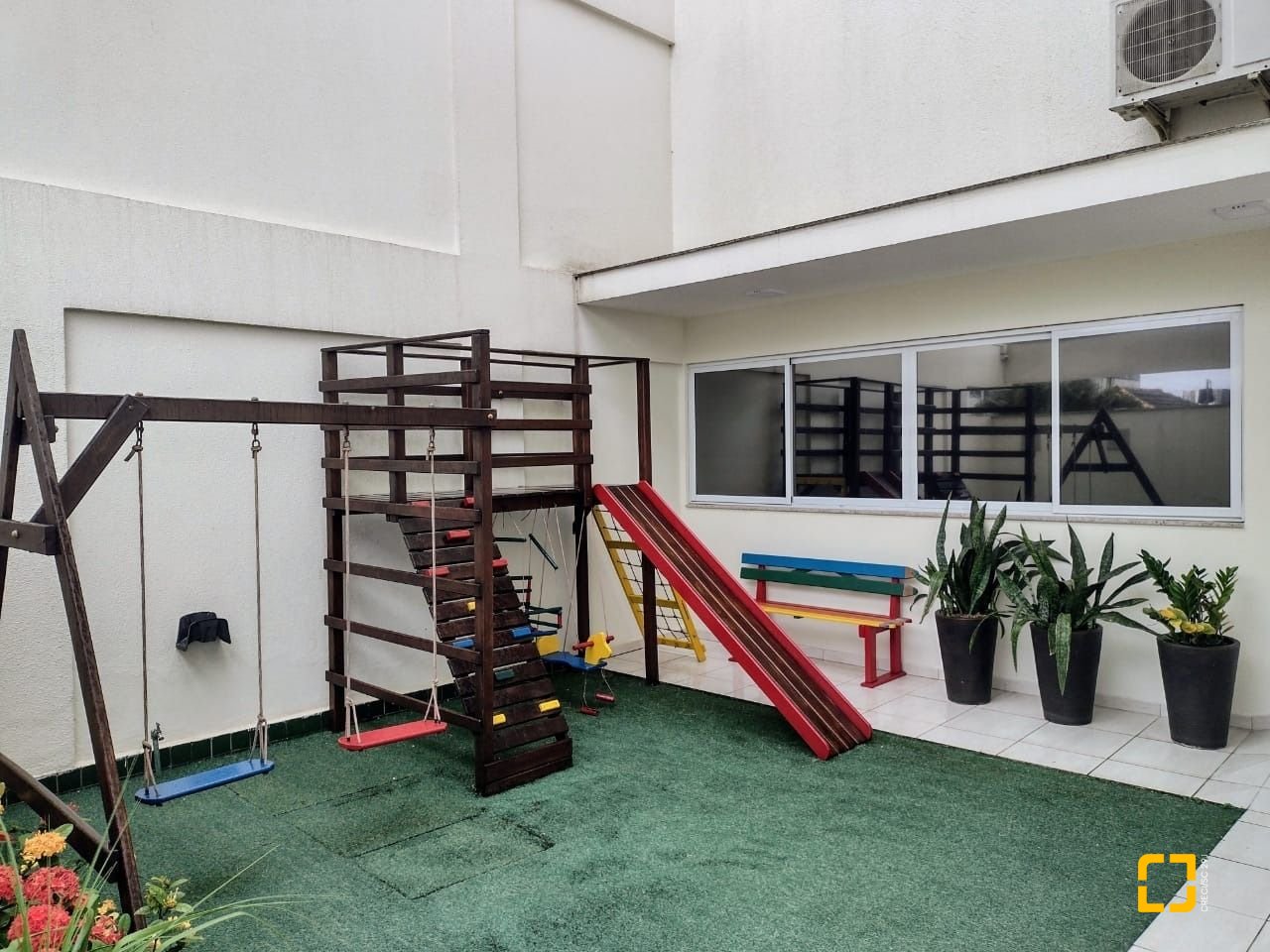 Cobertura com 129m², 6 quartos (sendo 3 suítes), 2 garagens, no bairro Estreito em Florianópolis