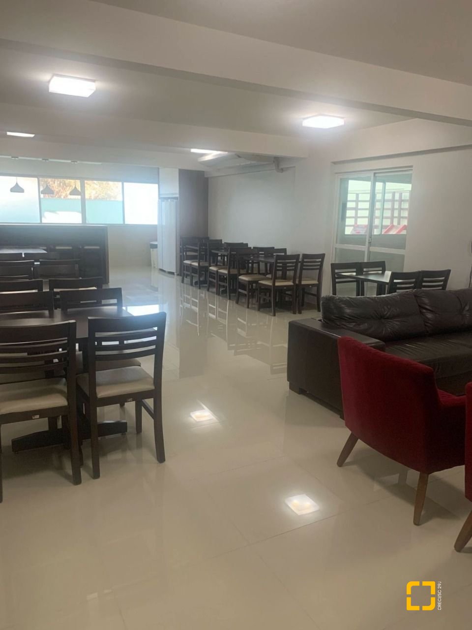 Cobertura com 129m², 6 quartos (sendo 3 suítes), 2 garagens, no bairro Estreito em Florianópolis