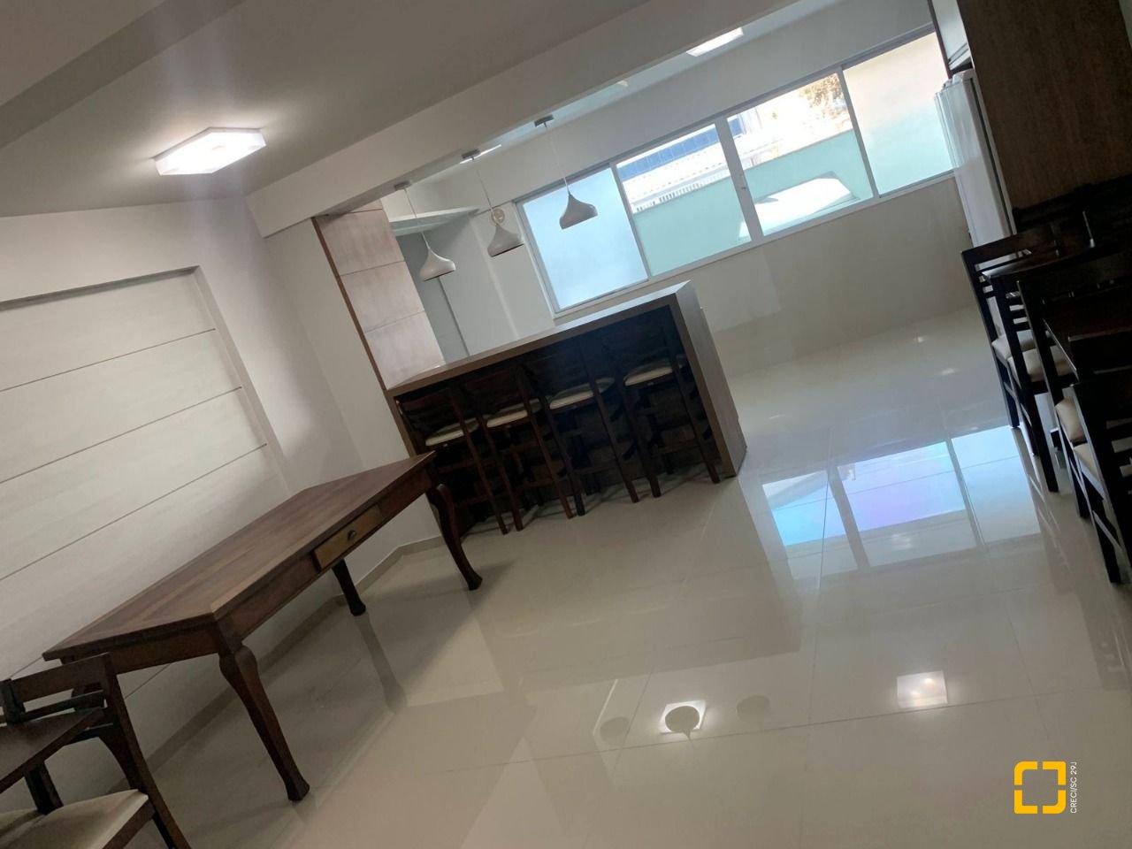 Cobertura com 129m², 6 quartos (sendo 3 suítes), 2 garagens, no bairro Estreito em Florianópolis