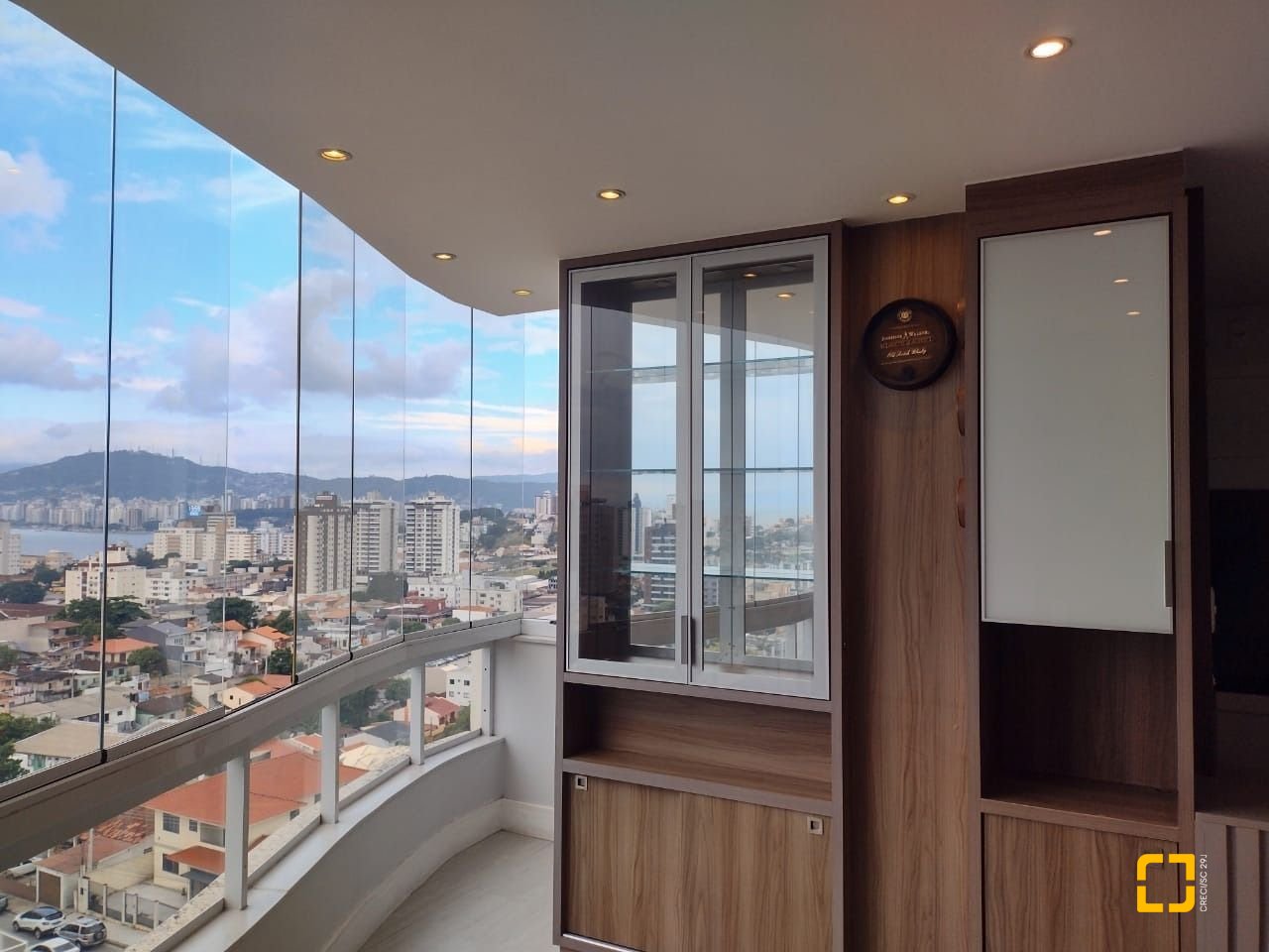 Cobertura com 129m², 6 quartos (sendo 3 suítes), 2 garagens, no bairro Estreito em Florianópolis