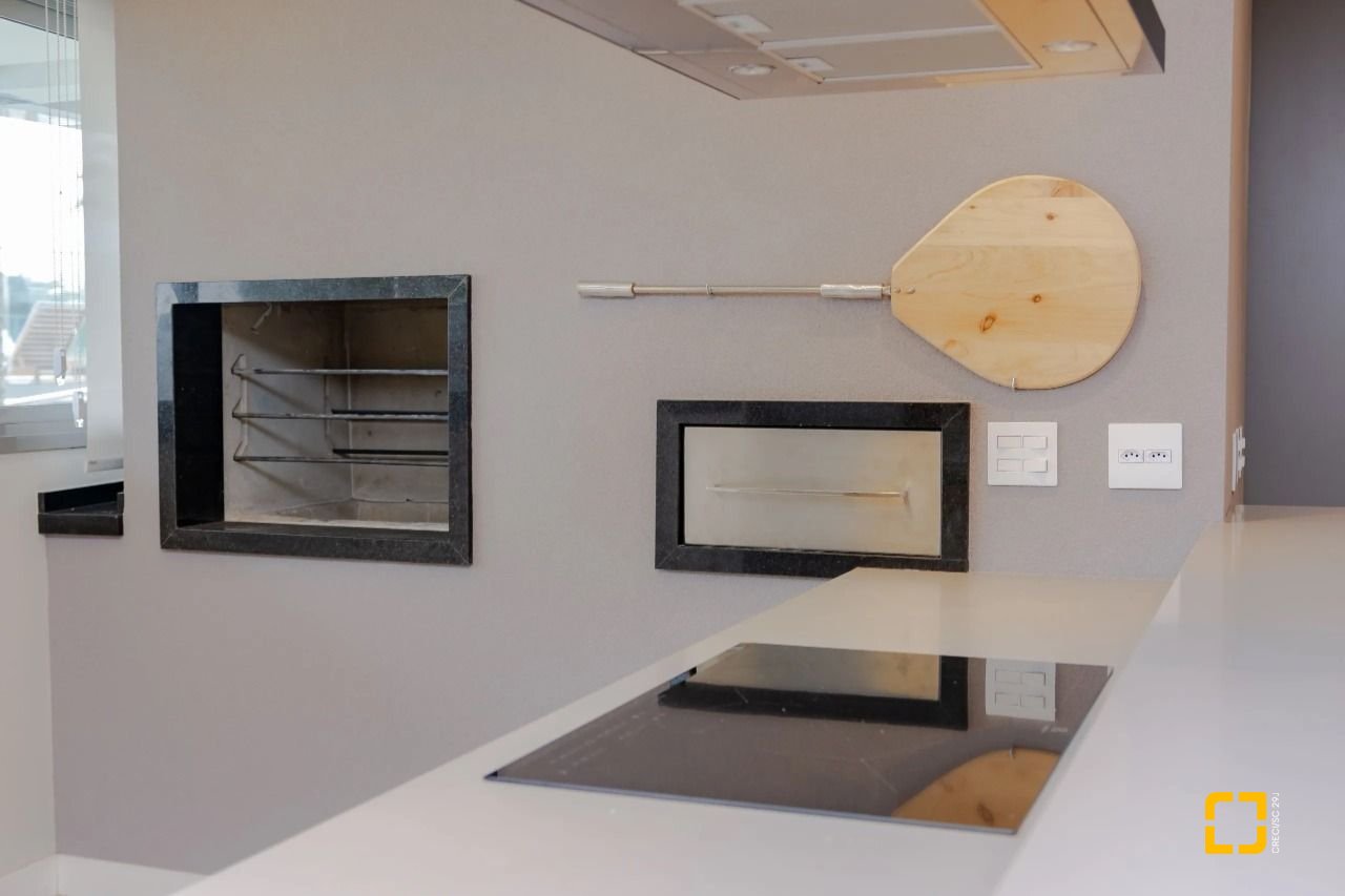 Apartamento com 165m², 6 quartos (sendo 3 suítes), 3 garagens, no bairro Cacupé em Florianópolis