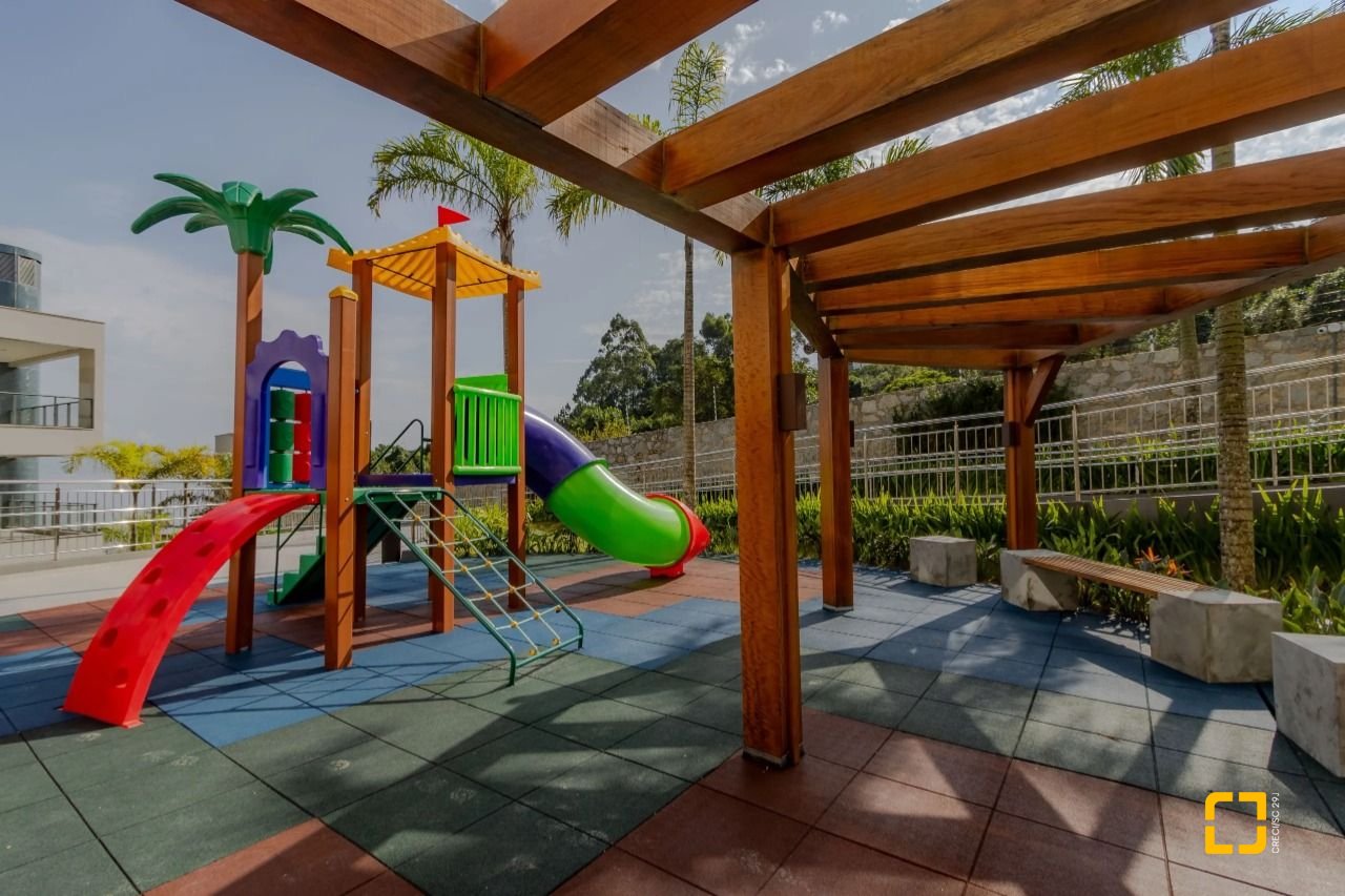 Apartamento com 165m², 6 quartos (sendo 3 suítes), 3 garagens, no bairro Cacupé em Florianópolis
