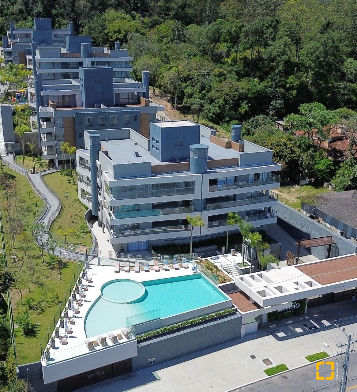 Apartamento com 164m², 6 quartos (sendo 3 suítes), 3 garagens, no bairro Cacupé em Florianópolis