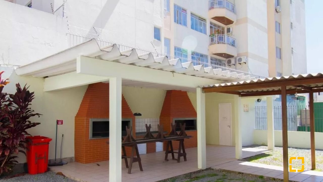 Apartamento com 78m², 4 quartos (sendo 1 suíte), 1 garagem, no bairro Estreito em Florianópolis