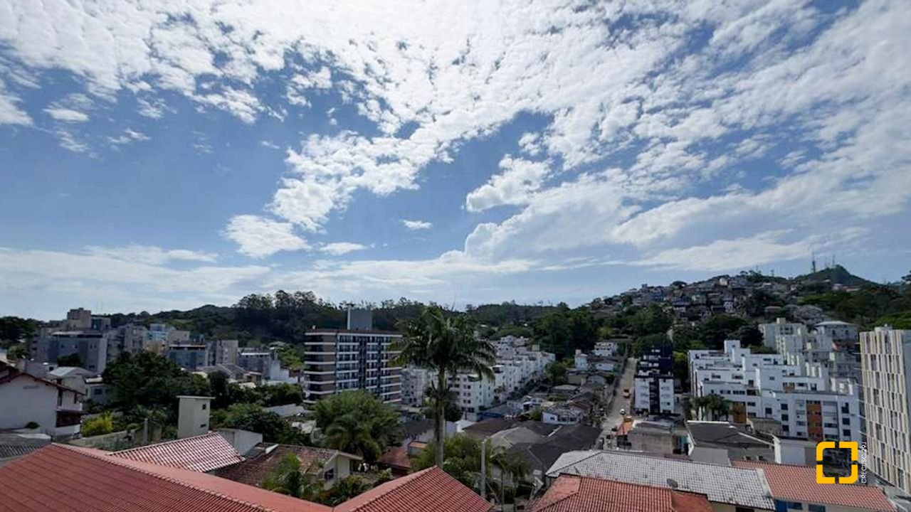 Apartamento com 74m², 4 quartos (sendo 1 suíte), 1 garagem, no bairro Carvoeira em Florianópolis
