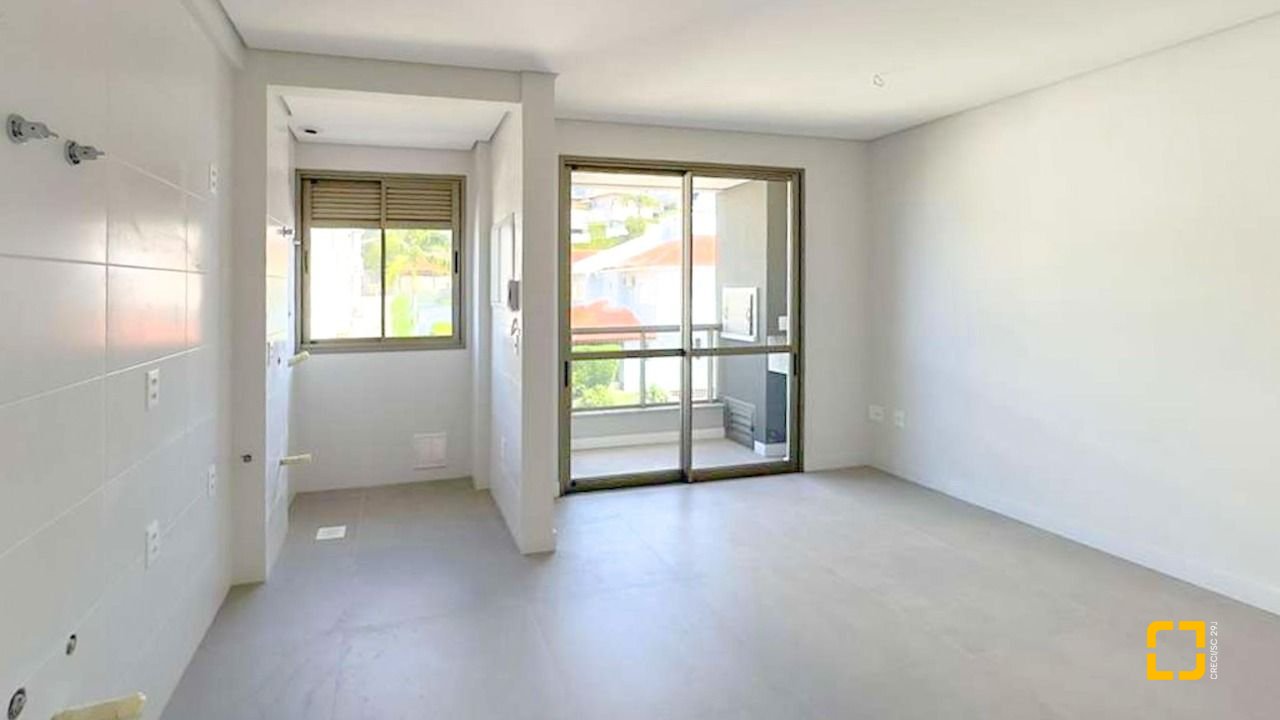 Apartamento com 74m², 4 quartos (sendo 1 suíte), 1 garagem, no bairro Carvoeira em Florianópolis