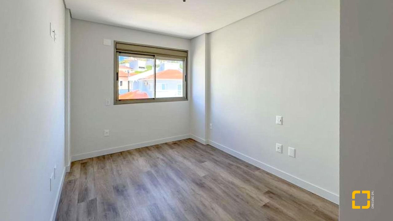 Apartamento com 74m², 4 quartos (sendo 1 suíte), 1 garagem, no bairro Carvoeira em Florianópolis