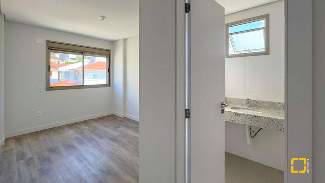 Apartamento com 74m², 4 quartos (sendo 1 suíte), 1 garagem, no bairro Carvoeira em Florianópolis
