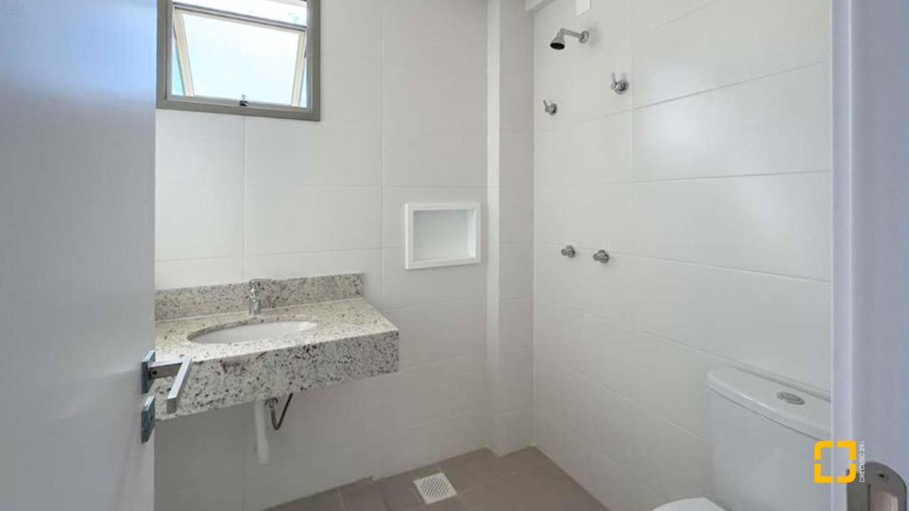 Apartamento com 74m², 4 quartos (sendo 1 suíte), 1 garagem, no bairro Carvoeira em Florianópolis