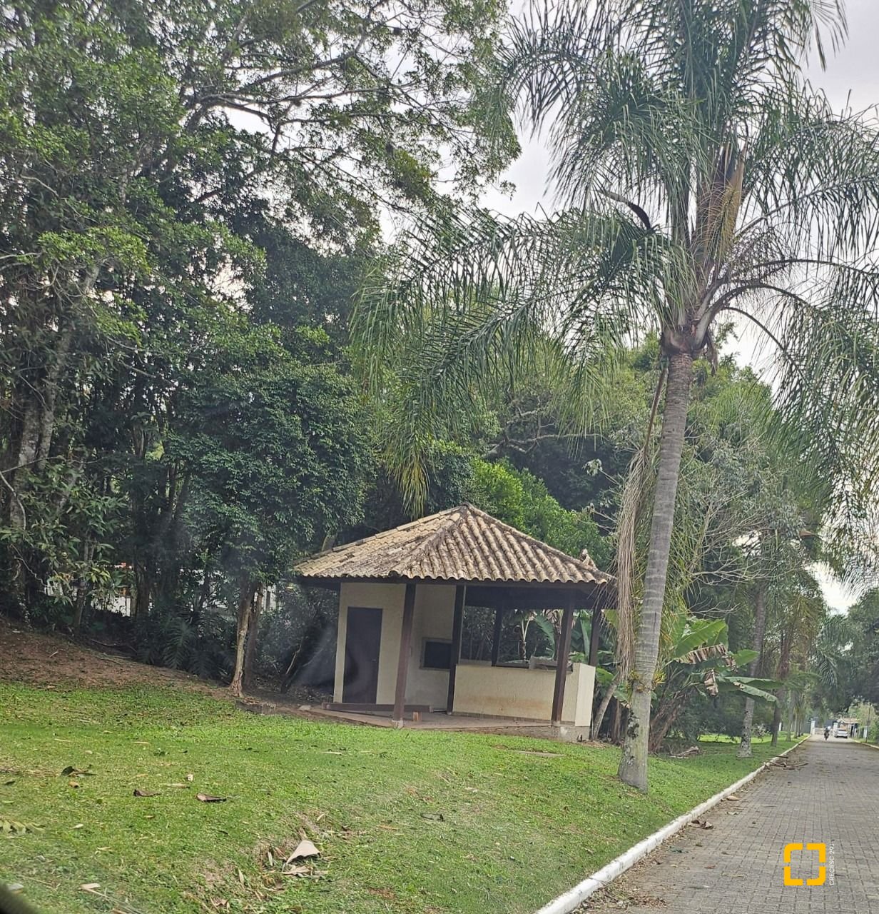 Terreno com 390m², no bairro Rio Tavares em Florianópolis