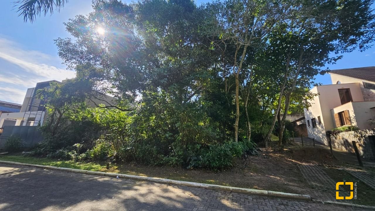 Terreno com 390m², no bairro Rio Tavares em Florianópolis