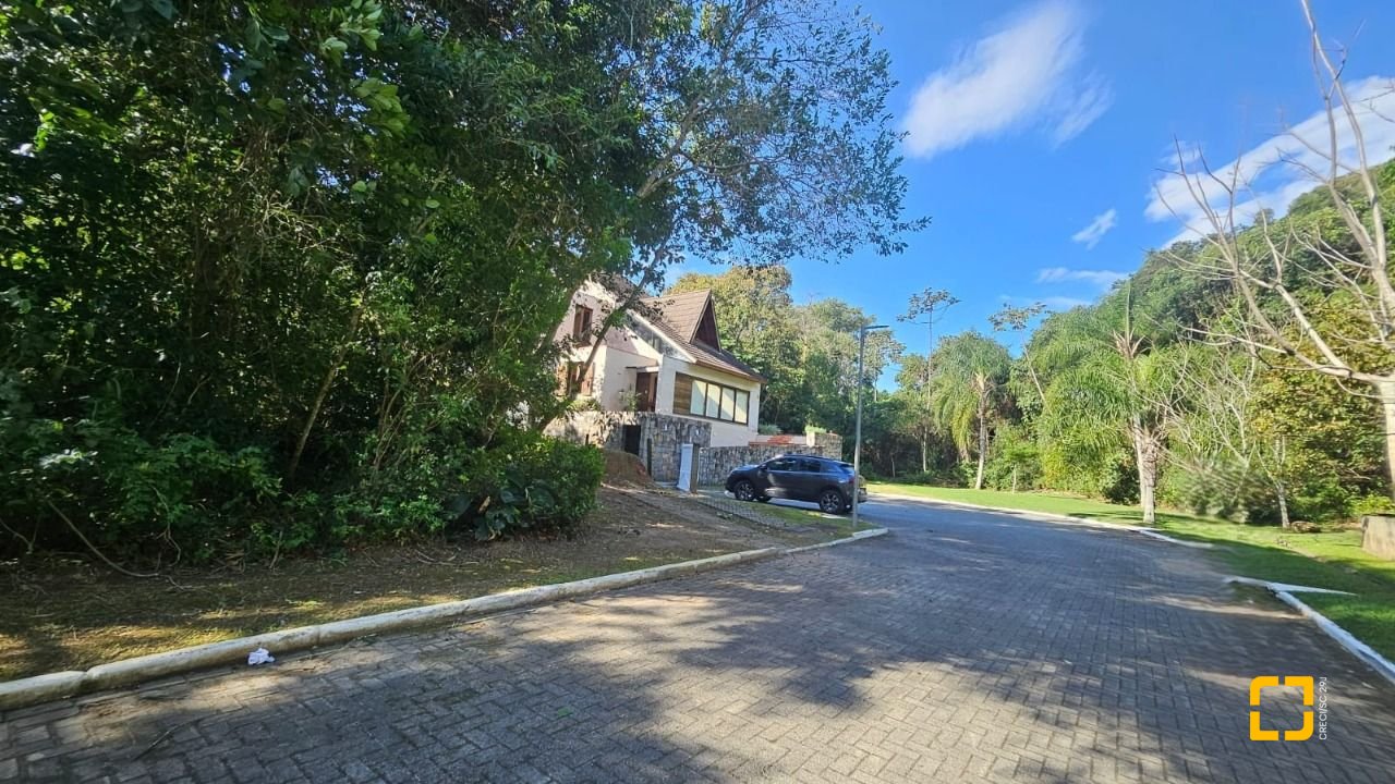 Terreno com 390m², no bairro Rio Tavares em Florianópolis