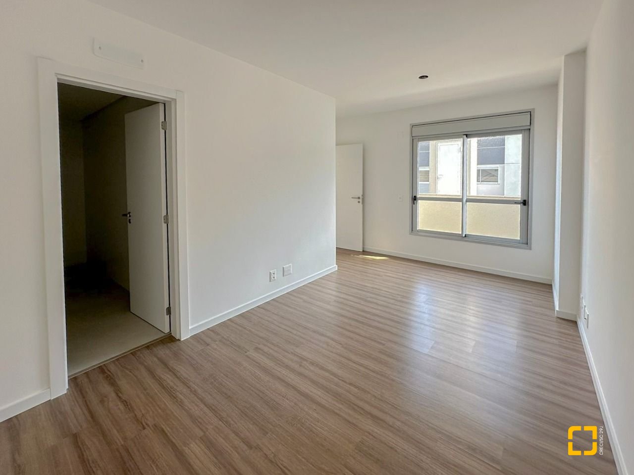 Apartamento com 111m², 3 quartos (sendo 1 suíte), 2 garagens, no bairro Estreito em Florianópolis