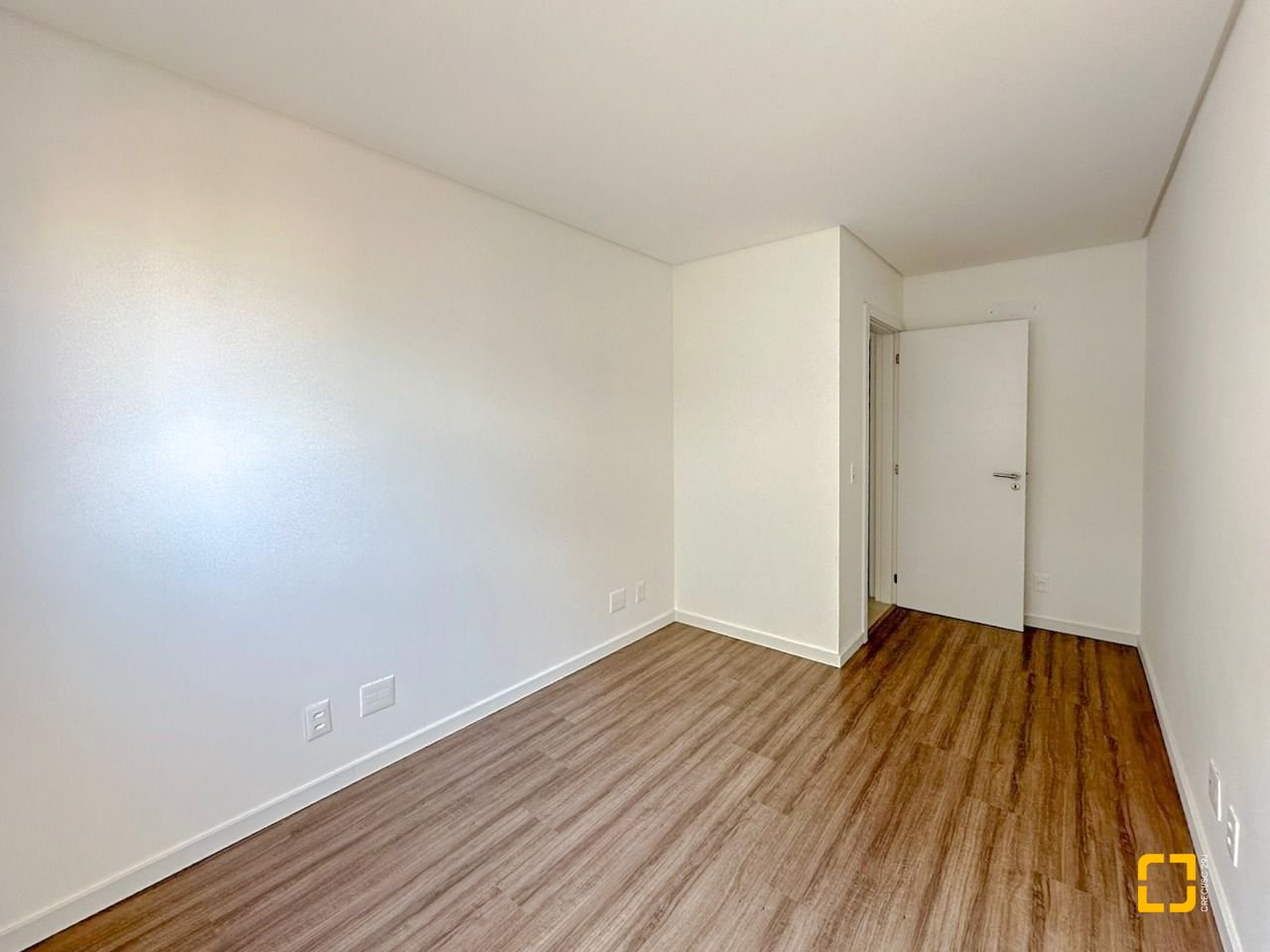 Apartamento com 111m², 3 quartos (sendo 1 suíte), 2 garagens, no bairro Estreito em Florianópolis