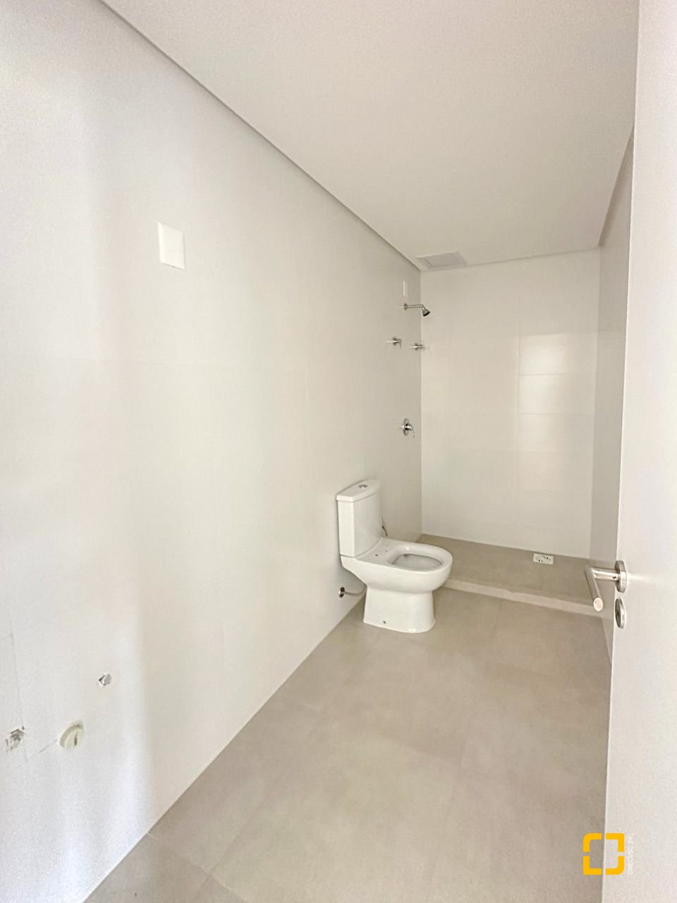 Apartamento com 111m², 3 quartos (sendo 1 suíte), 2 garagens, no bairro Estreito em Florianópolis