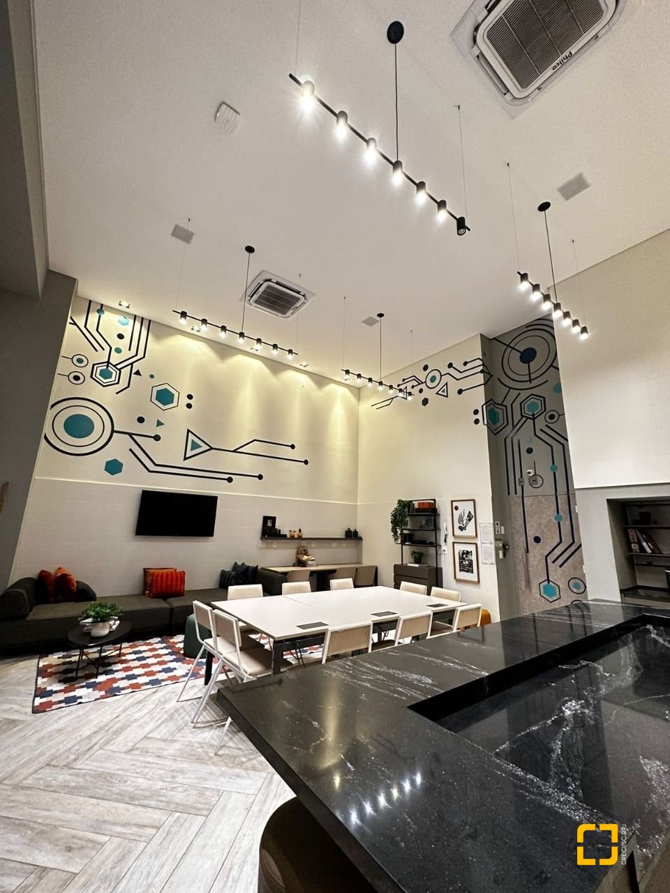 Apartamento com 111m², 3 quartos (sendo 1 suíte), 2 garagens, no bairro Estreito em Florianópolis
