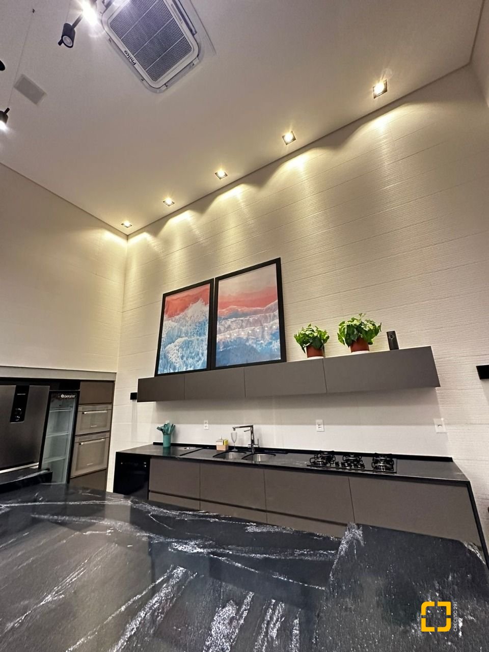 Apartamento com 111m², 3 quartos (sendo 1 suíte), 2 garagens, no bairro Estreito em Florianópolis
