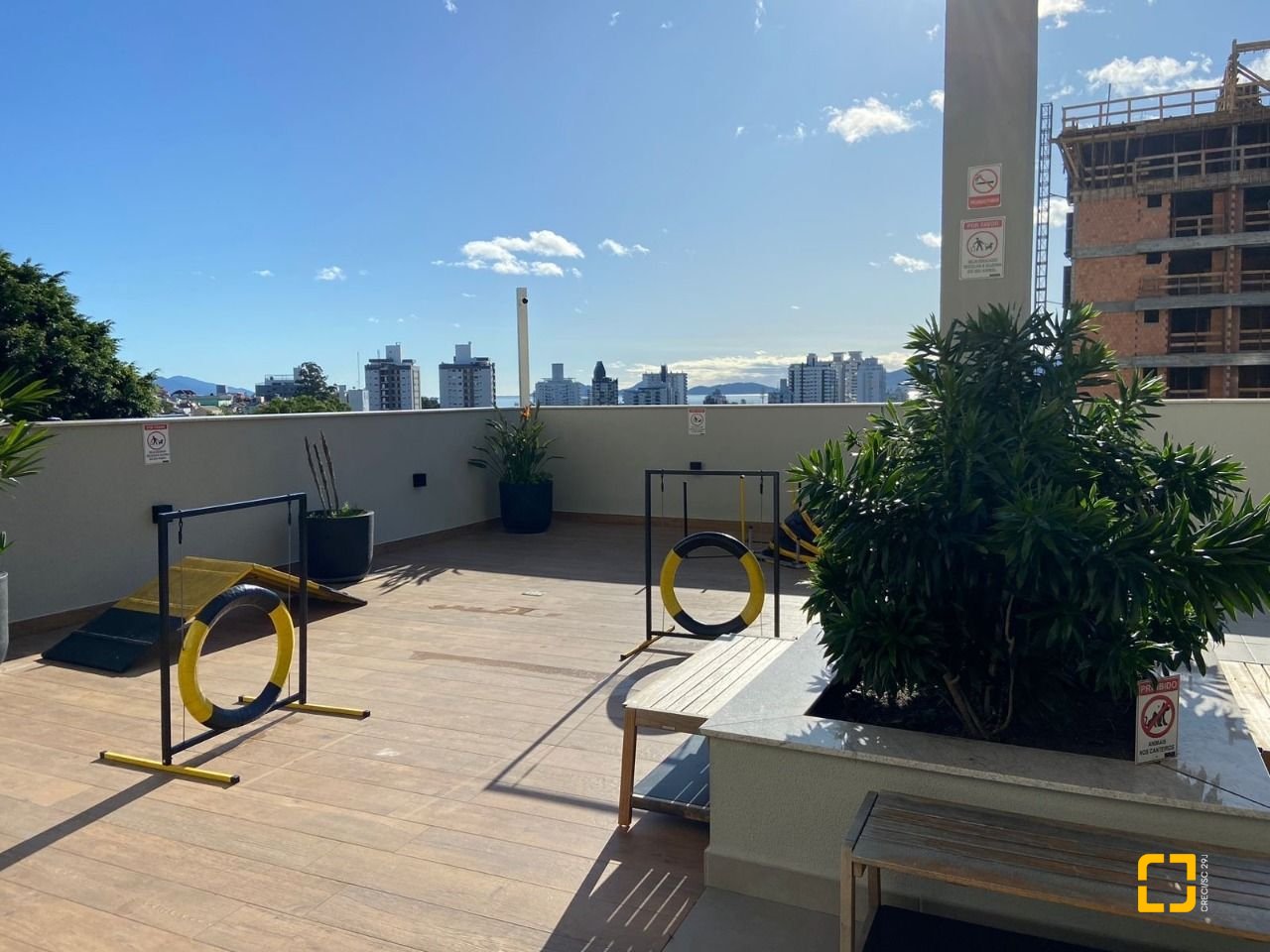 Apartamento com 111m², 3 quartos (sendo 1 suíte), 2 garagens, no bairro Estreito em Florianópolis
