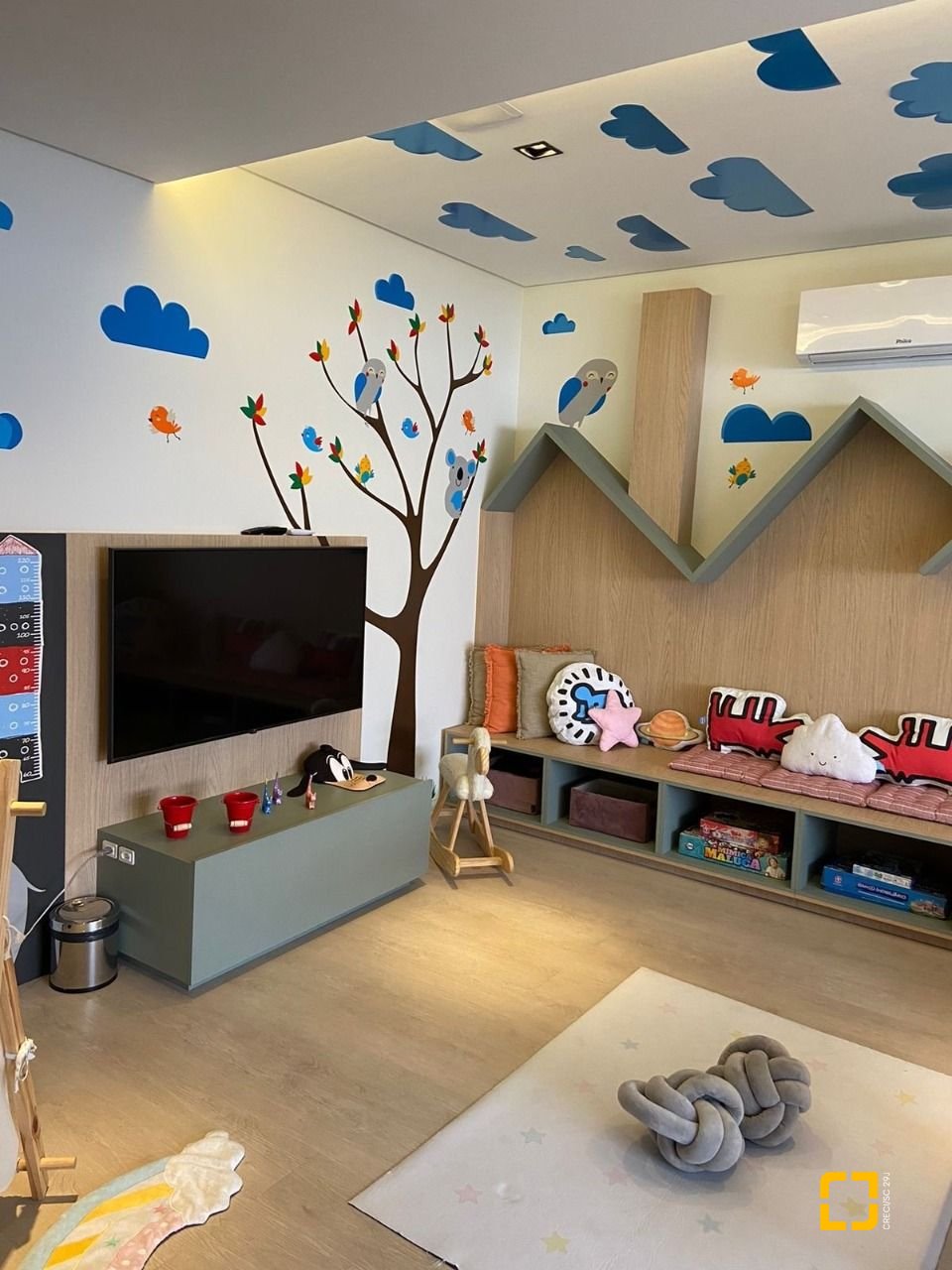 Apartamento com 111m², 3 quartos (sendo 1 suíte), 2 garagens, no bairro Estreito em Florianópolis
