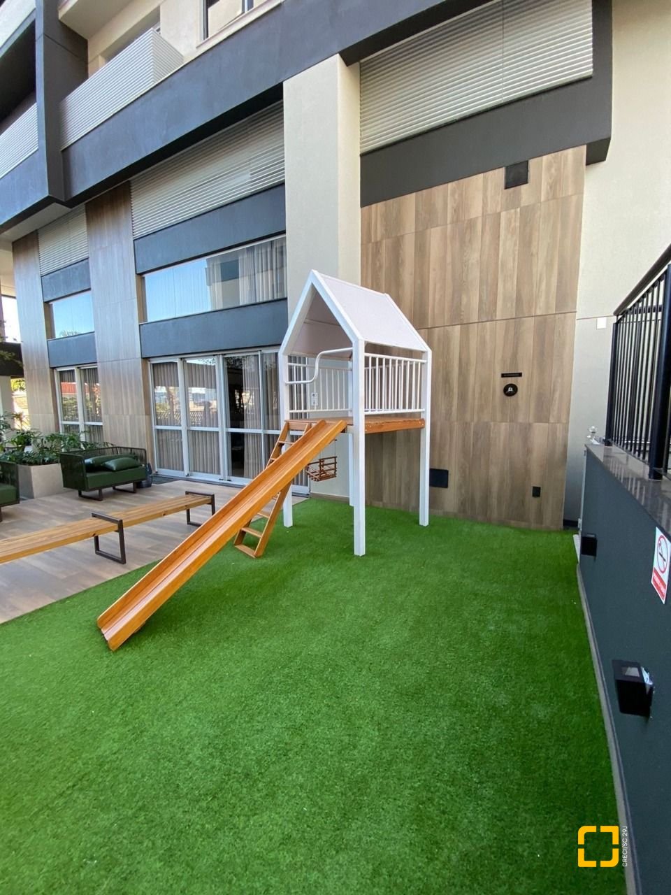 Apartamento com 111m², 3 quartos (sendo 1 suíte), 2 garagens, no bairro Estreito em Florianópolis