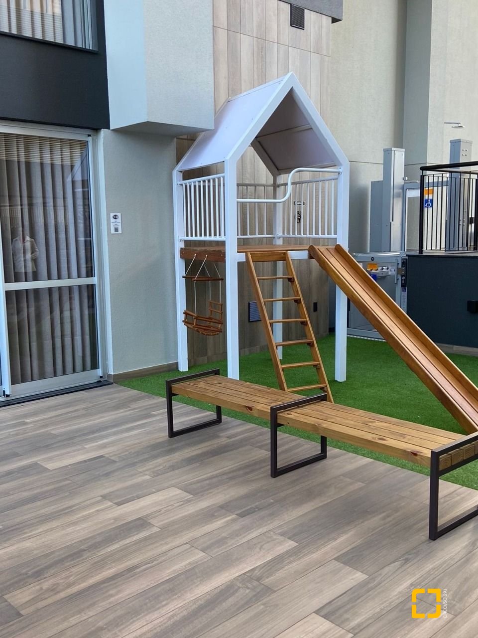 Apartamento com 111m², 3 quartos (sendo 1 suíte), 2 garagens, no bairro Estreito em Florianópolis