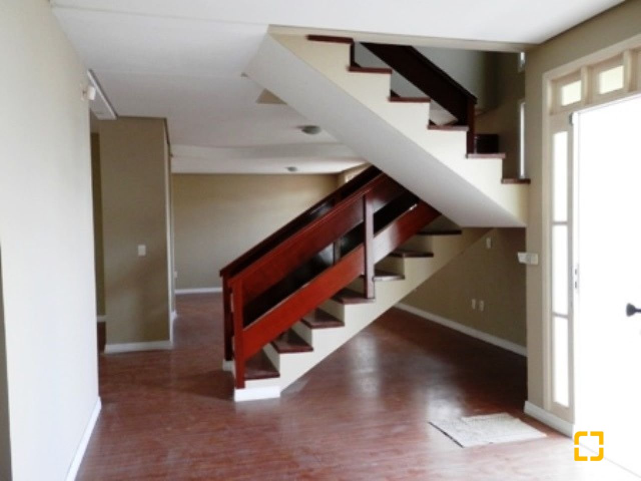 Casa com 288m², 6 quartos (sendo 2 suítes), 4 garagens, no bairro Coloninha em Florianópolis
