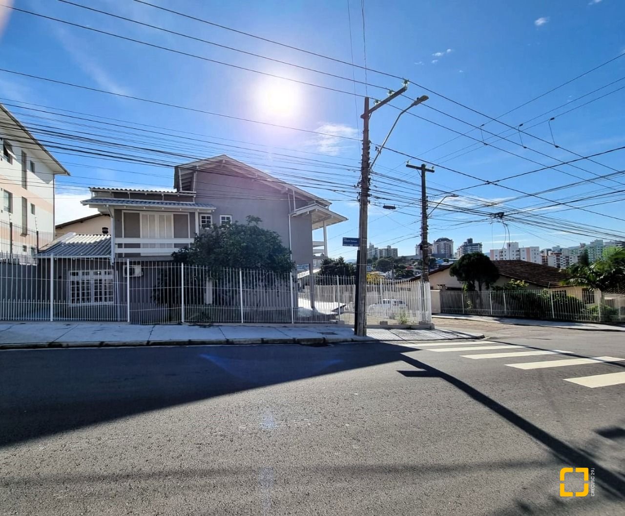 Casa com 288m², 4 quartos (sendo 2 suítes), 4 garagens, no bairro Coloninha em Florianópolis