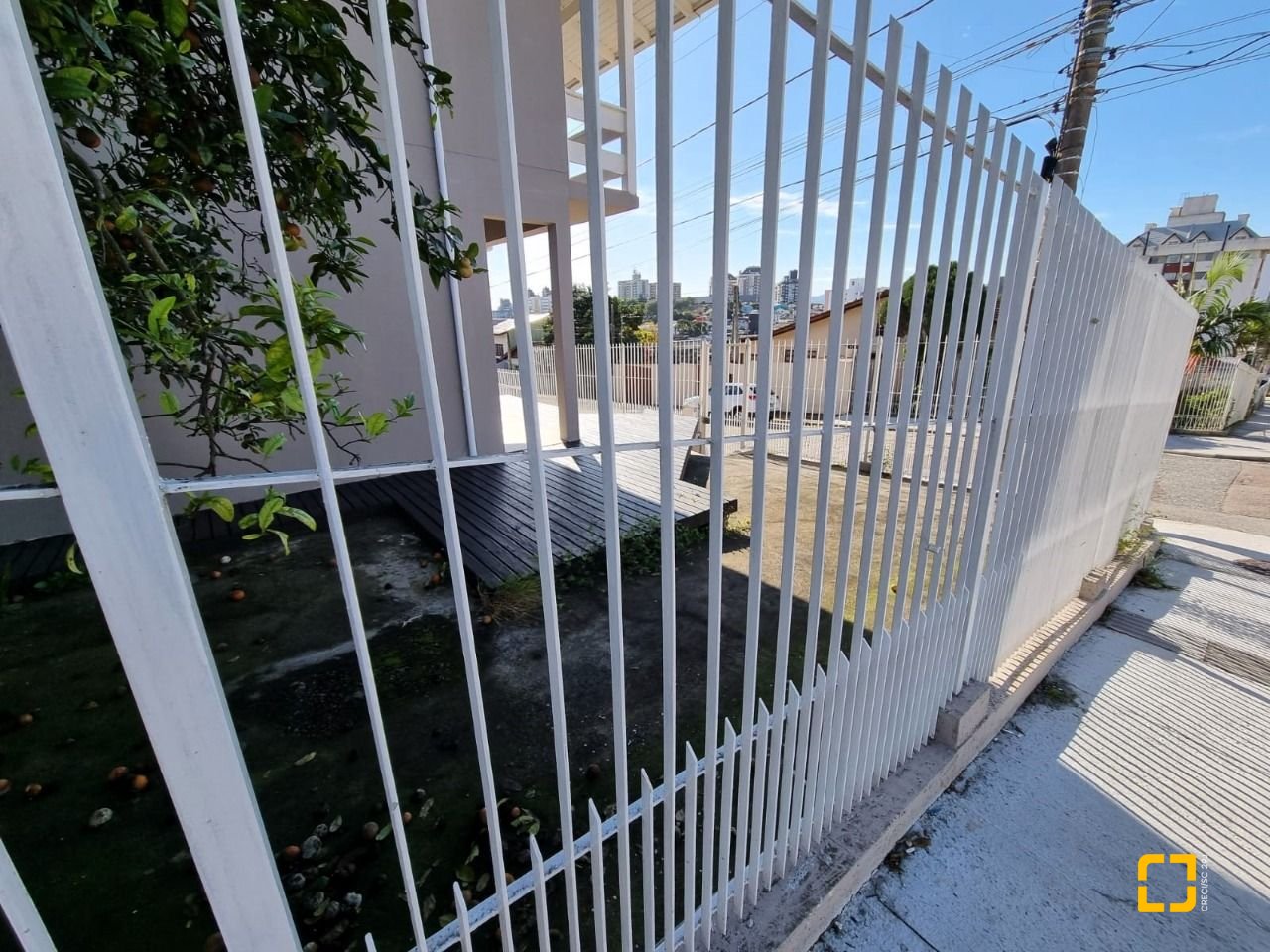 Casa com 288m², 4 quartos (sendo 2 suítes), 4 garagens, no bairro Coloninha em Florianópolis