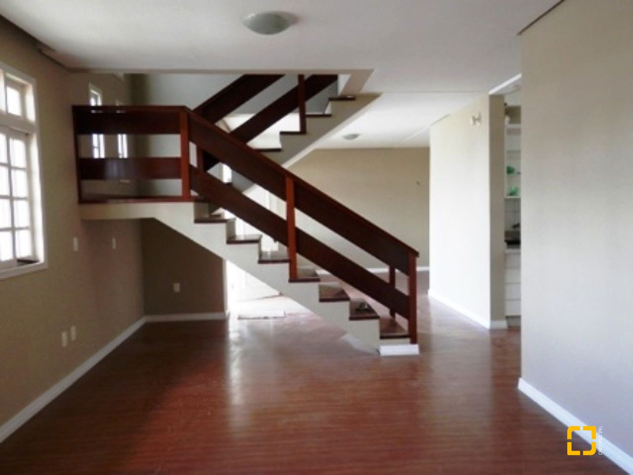 Casa com 288m², 4 quartos (sendo 2 suítes), 4 garagens, no bairro Coloninha em Florianópolis