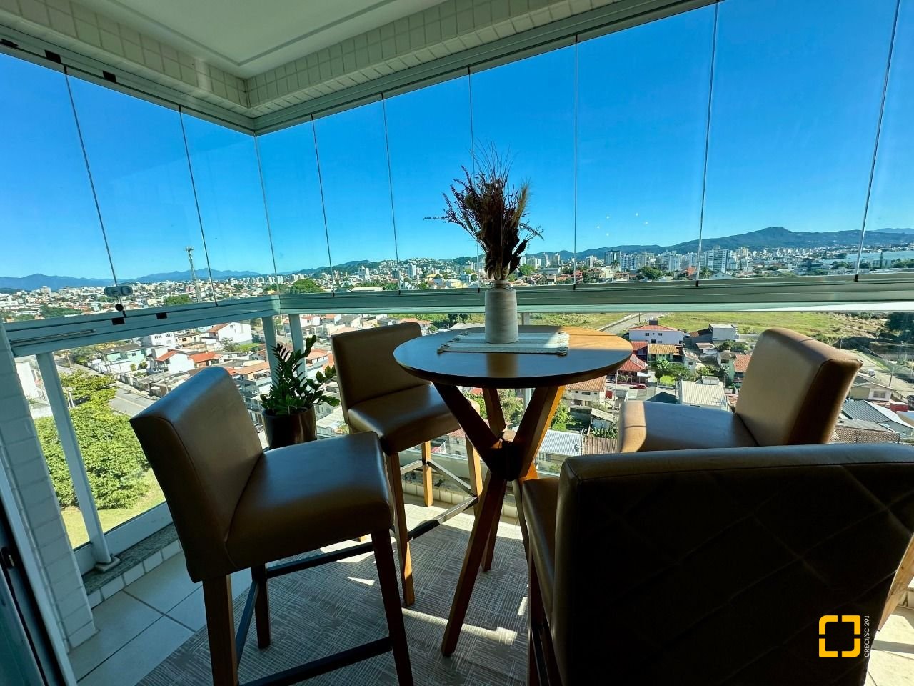 Apartamento com 98m², 4 quartos (sendo 1 suíte), 1 garagem, no bairro Jardim Atlântico em Florianópolis