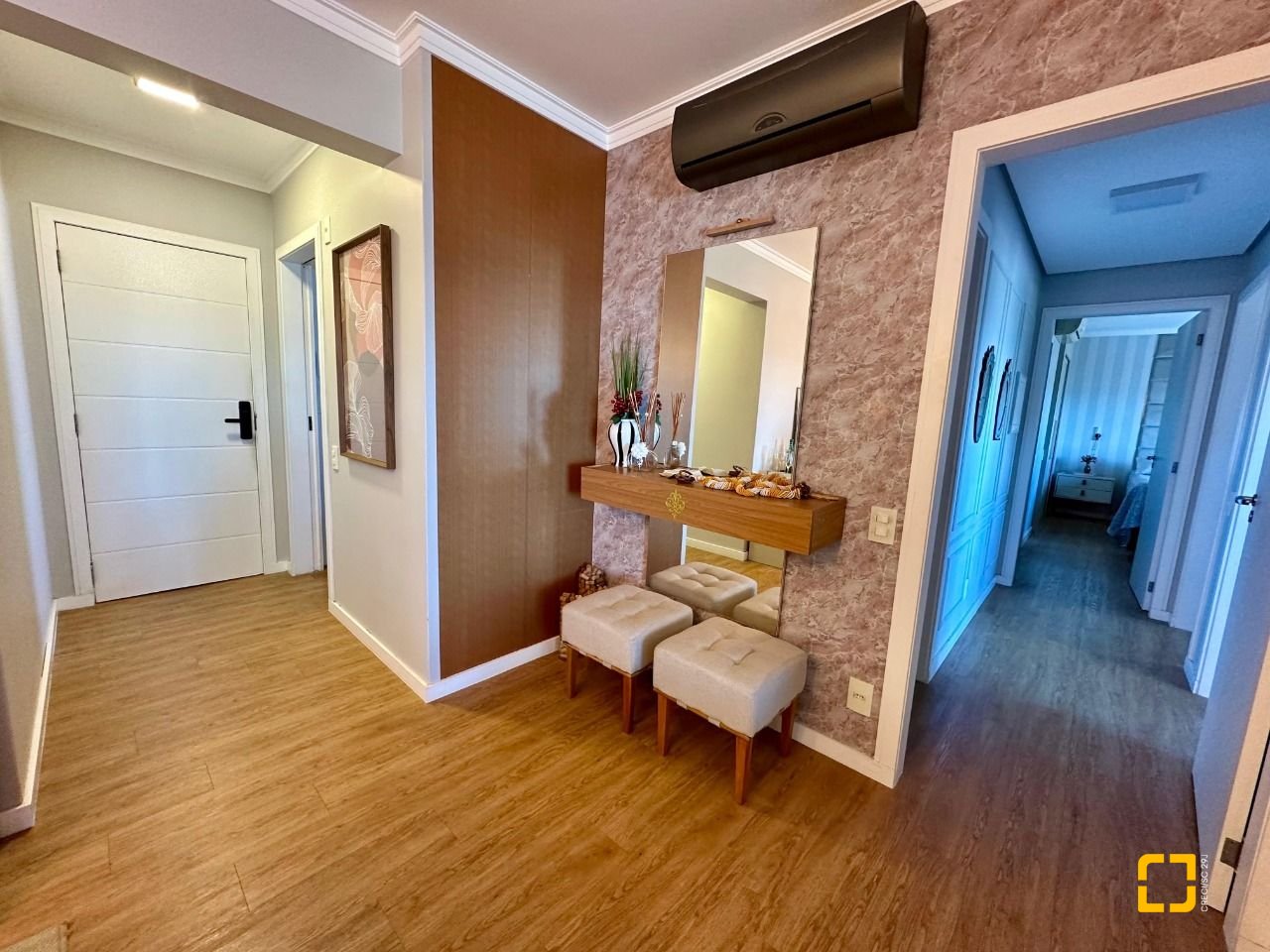 Apartamento com 98m², 4 quartos (sendo 1 suíte), 1 garagem, no bairro Jardim Atlântico em Florianópolis