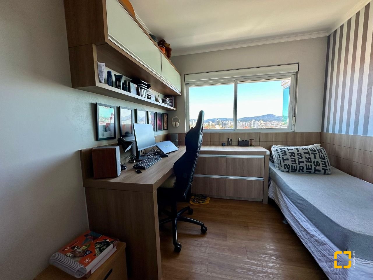 Apartamento com 98m², 4 quartos (sendo 1 suíte), 1 garagem, no bairro Jardim Atlântico em Florianópolis