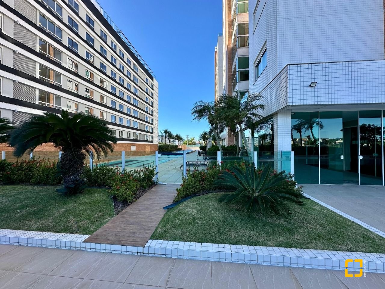 Apartamento com 98m², 4 quartos (sendo 1 suíte), 1 garagem, no bairro Jardim Atlântico em Florianópolis