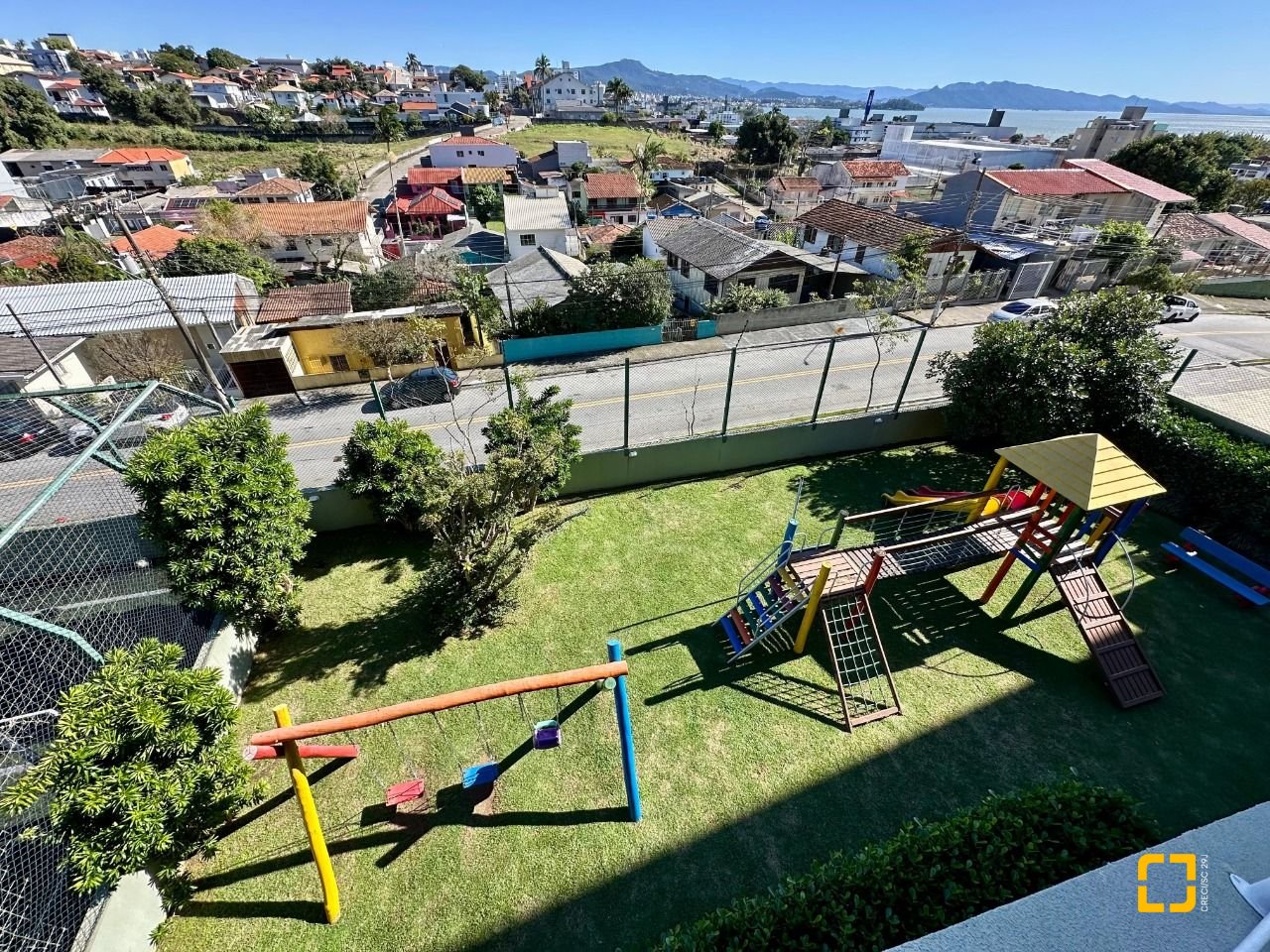 Apartamento com 98m², 4 quartos (sendo 1 suíte), 1 garagem, no bairro Jardim Atlântico em Florianópolis